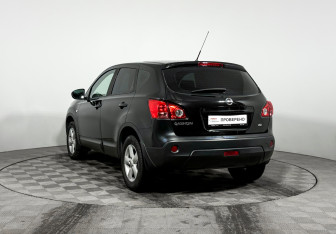Подержанный автомобиль Nissan Qashqai 2007 года (7 фото)