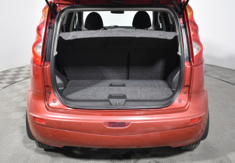 Подержанный автомобиль Nissan Note 2008 года (19 фото)
