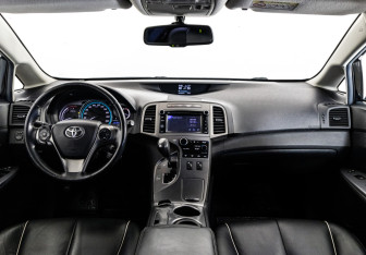 Подержанный автомобиль Toyota Venza 2013 года (10 фото)