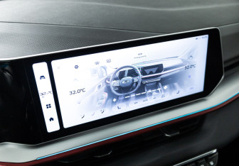 Подержанный автомобиль Geely Coolray 2023 года (18 фото)