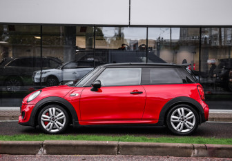 Подержанный автомобиль MINI Hatch 2016 года (9 фото)