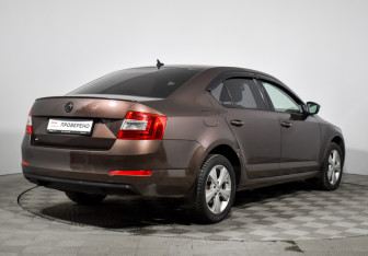 Подержанный автомобиль Skoda Octavia Liftback 2016 года (5 фото)