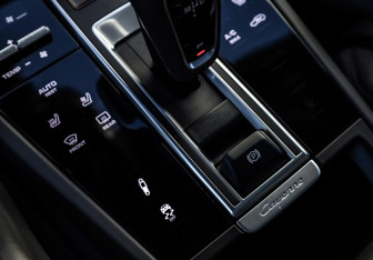 Подержанный автомобиль Porsche Cayenne 2018 года (27 фото)