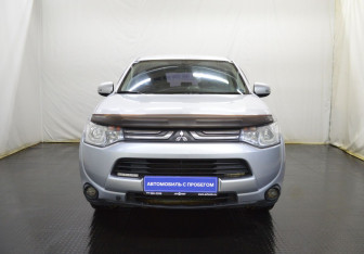 Подержанный автомобиль Mitsubishi Outlander 2012 года (2 фото)