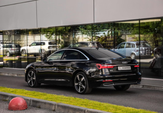Подержанный автомобиль Audi A6 Sedan 2019 года (8 фото)