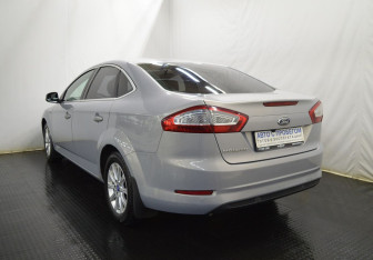 Подержанный автомобиль Ford Mondeo Sedan 2012 года (7 фото)