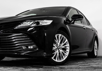 Подержанный автомобиль Toyota Camry Sedan 2019 года (2 фото)