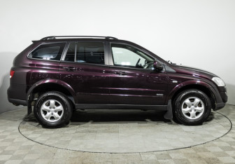 Подержанный автомобиль SsangYong Kyron 2010 года (4 фото)