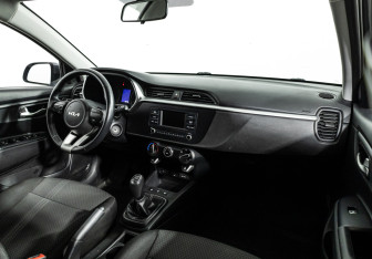 Подержанный автомобиль Kia Rio Hatchback 2021 года (9 фото)