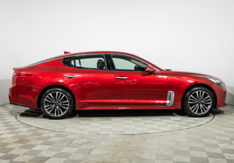 Подержанный автомобиль Kia Stinger 2018 года (4 фото)