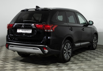 Подержанный автомобиль Mitsubishi Outlander 2020 года (5 фото)