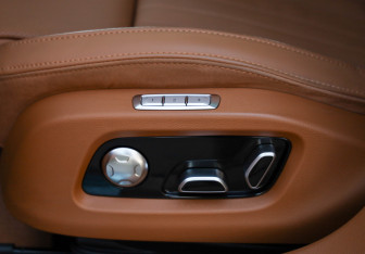 Подержанный автомобиль Hongqi H9 2024 года (22 фото)