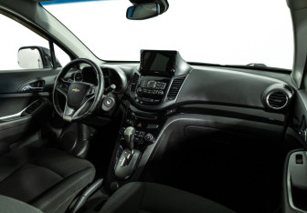 Подержанный автомобиль Chevrolet Orlando 2014 года (9 фото)