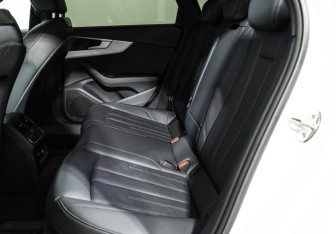 Подержанный автомобиль Audi A4 Sedan 2019 года (10 фото)