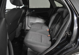 Подержанный автомобиль Ford Focus Sedan 2011 года (11 фото)