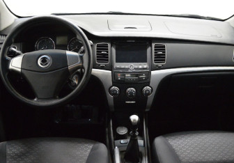 Подержанный автомобиль SsangYong Actyon 2011 года (13 фото)
