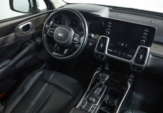 Подержанный автомобиль Kia Sorento 2021 года (8 фото)