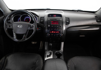 Подержанный автомобиль Kia Sorento 2011 года (9 фото)