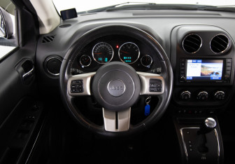 Подержанный автомобиль Jeep Compass 2012 года (10 фото)