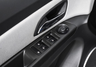 Подержанный автомобиль Chevrolet Cruze Sedan 2014 года (10 фото)