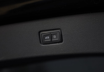 Подержанный автомобиль Audi Q7 2015 года (34 фото)