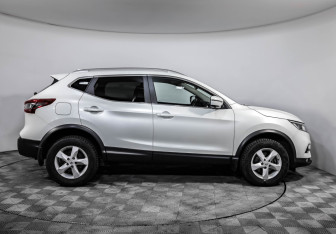 Подержанный автомобиль Nissan Qashqai 2020 года (4 фото)