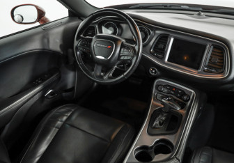 Подержанный автомобиль Dodge Challenger 2019 года (11 фото)