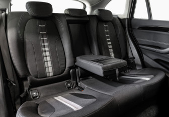 Подержанный автомобиль BMW X1 2017 года (24 фото)