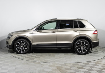 Подержанный автомобиль Volkswagen Tiguan 2019 года (8 фото)