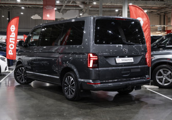 Подержанный автомобиль Volkswagen Multivan 2020 года (11 фото)