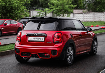 Подержанный автомобиль MINI Hatch 2016 года (6 фото)