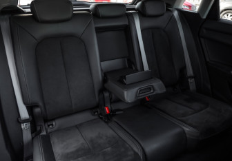 Подержанный автомобиль Audi Q3 2021 года (27 фото)