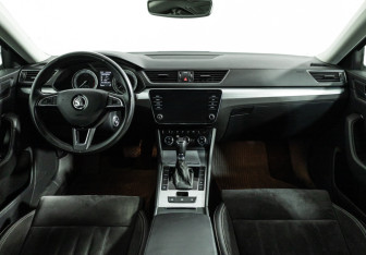 Подержанный автомобиль Skoda Superb Liftback 2020 года (13 фото)