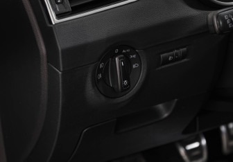 Подержанный автомобиль Skoda Octavia Liftback 2016 года (14 фото)