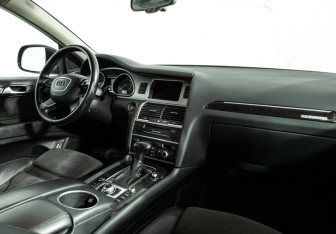 Подержанный автомобиль Audi Q7 2012 года (9 фото)