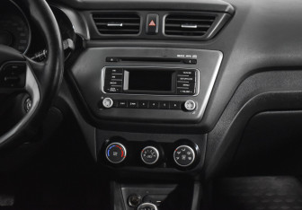 Подержанный автомобиль Kia Rio Hatchback 2016 года (14 фото)