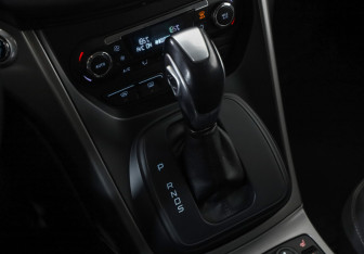 Подержанный автомобиль Ford Kuga 2016 года (17 фото)