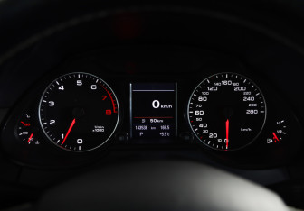 Подержанный автомобиль Audi Q5 2012 года (11 фото)