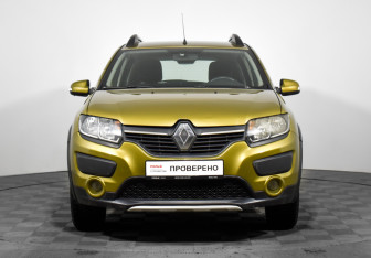 Подержанный автомобиль Renault Sandero 2017 года (2 фото)