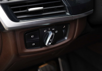 Подержанный автомобиль BMW X5 2013 года (27 фото)