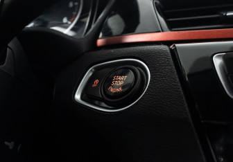 Подержанный автомобиль BMW X1 2016 года (18 фото)