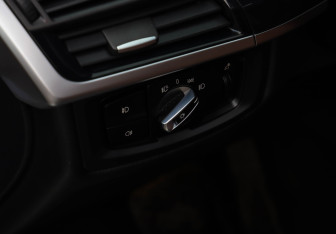 Подержанный автомобиль BMW X6 2016 года (22 фото)