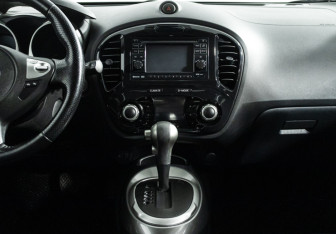 Подержанный автомобиль Nissan Juke 2011 года (14 фото)