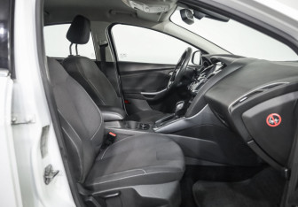 Подержанный автомобиль Ford Focus Hatchback 2013 года (20 фото)