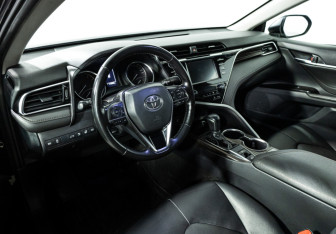 Подержанный автомобиль Toyota Camry Sedan 2018 года (11 фото)