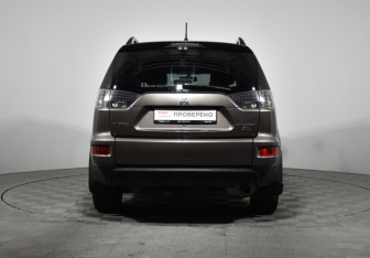 Подержанный автомобиль Mitsubishi Outlander 2011 года (6 фото)