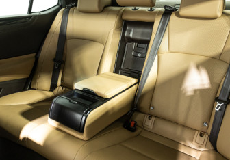 Подержанный автомобиль Lexus ES 2020 года (26 фото)