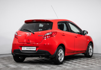 Подержанный автомобиль Mazda Demio 2012 года (5 фото)