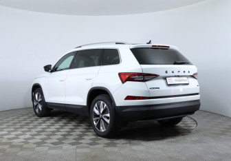Подержанный автомобиль Skoda Kodiaq 2022 года (8 фото)