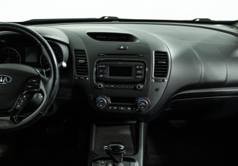 Подержанный автомобиль Kia Cerato Sedan 2019 года (14 фото)